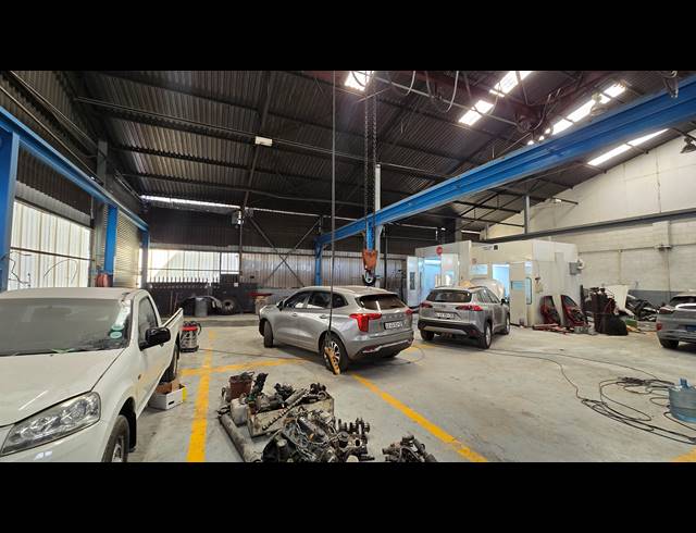 950M² WAREHOUSE TO LET IN EASTLEIGH